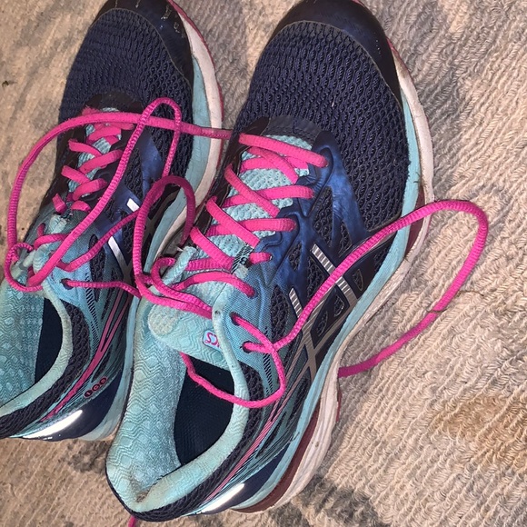 navy and pink tennis shoes